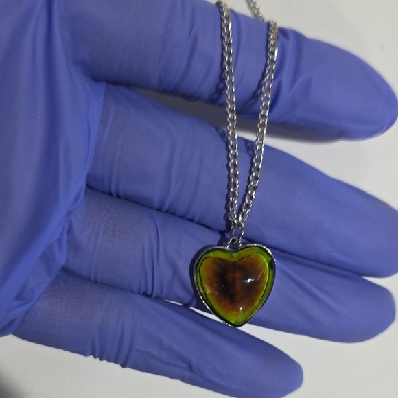 Layered Silver Necklace with Mood Heart Pendant – Color-Changing Charm Jewelry - Picture 5 of 8